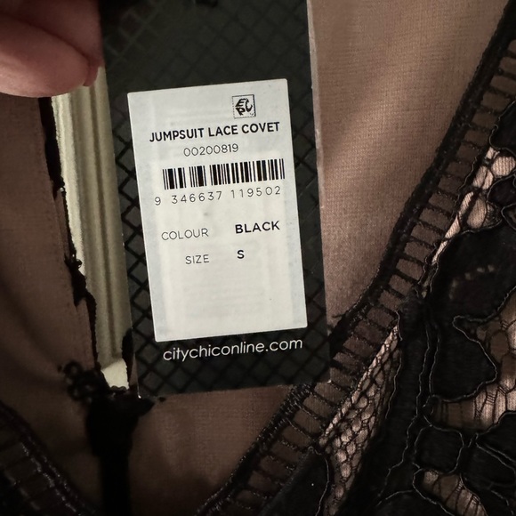 NWT- City Chic Black Lace Jumpsuit (SZ plus Size Small (16) - Picture 4 of 5